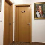 Sleep In בית הארחה