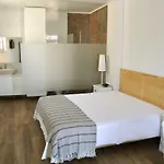 Sleep In בית הארחה *